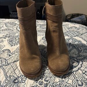 Tan Ankle Boots with Chunky Sole and Low Heel